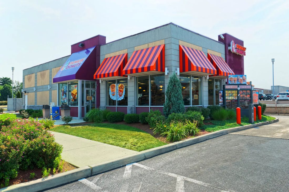 Dunkin' pad with drive-thru